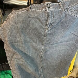 Avenue Jean skirt off black/gray size 16